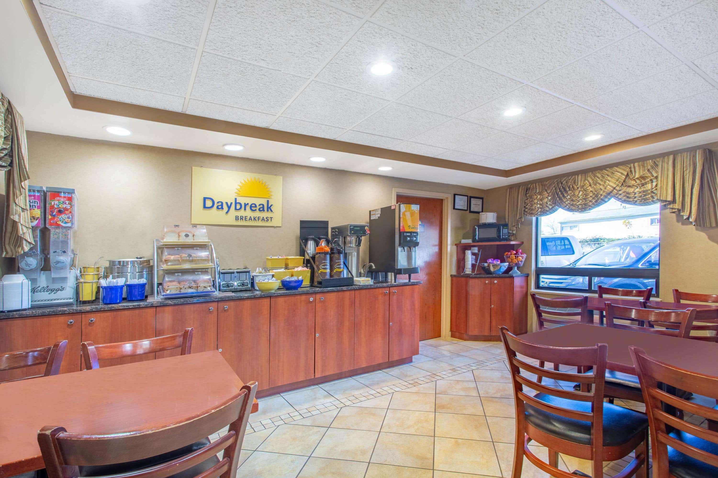 Econo Lodge Woodbridge Iselin Eksteriør billede