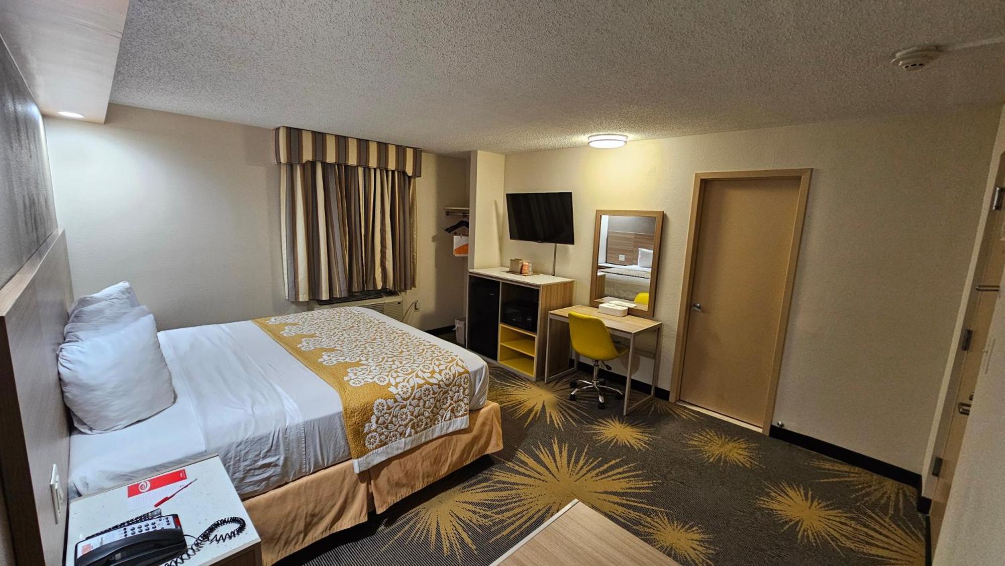Econo Lodge Woodbridge Iselin Eksteriør billede