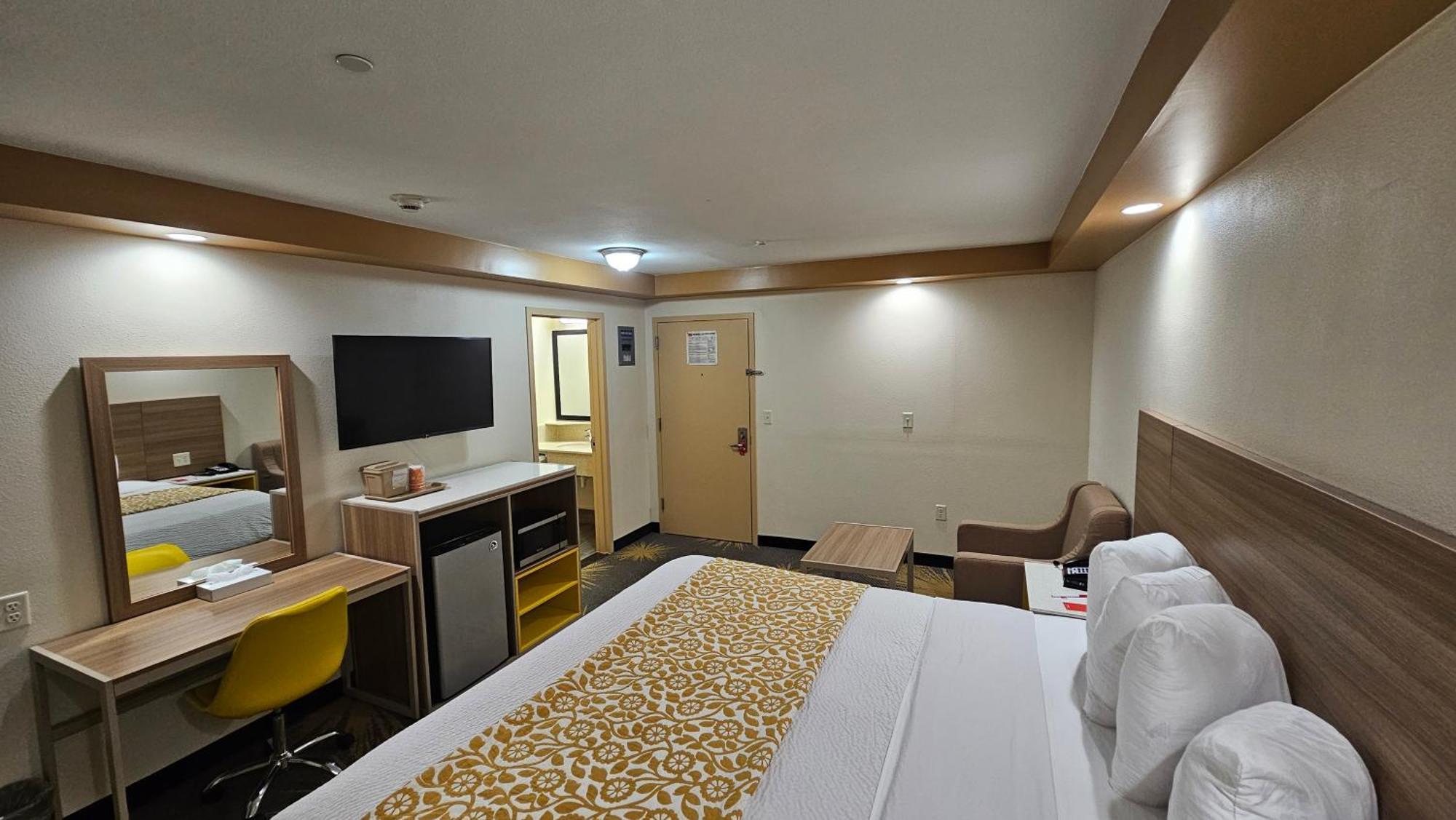 Econo Lodge Woodbridge Iselin Eksteriør billede