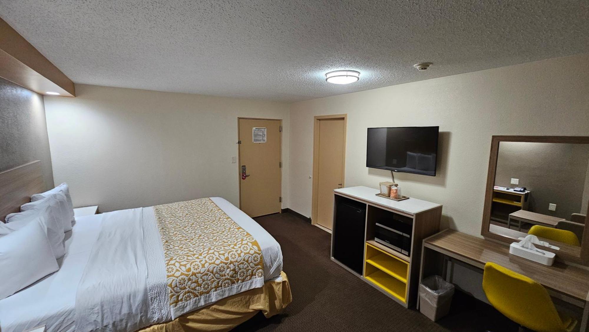Econo Lodge Woodbridge Iselin Eksteriør billede