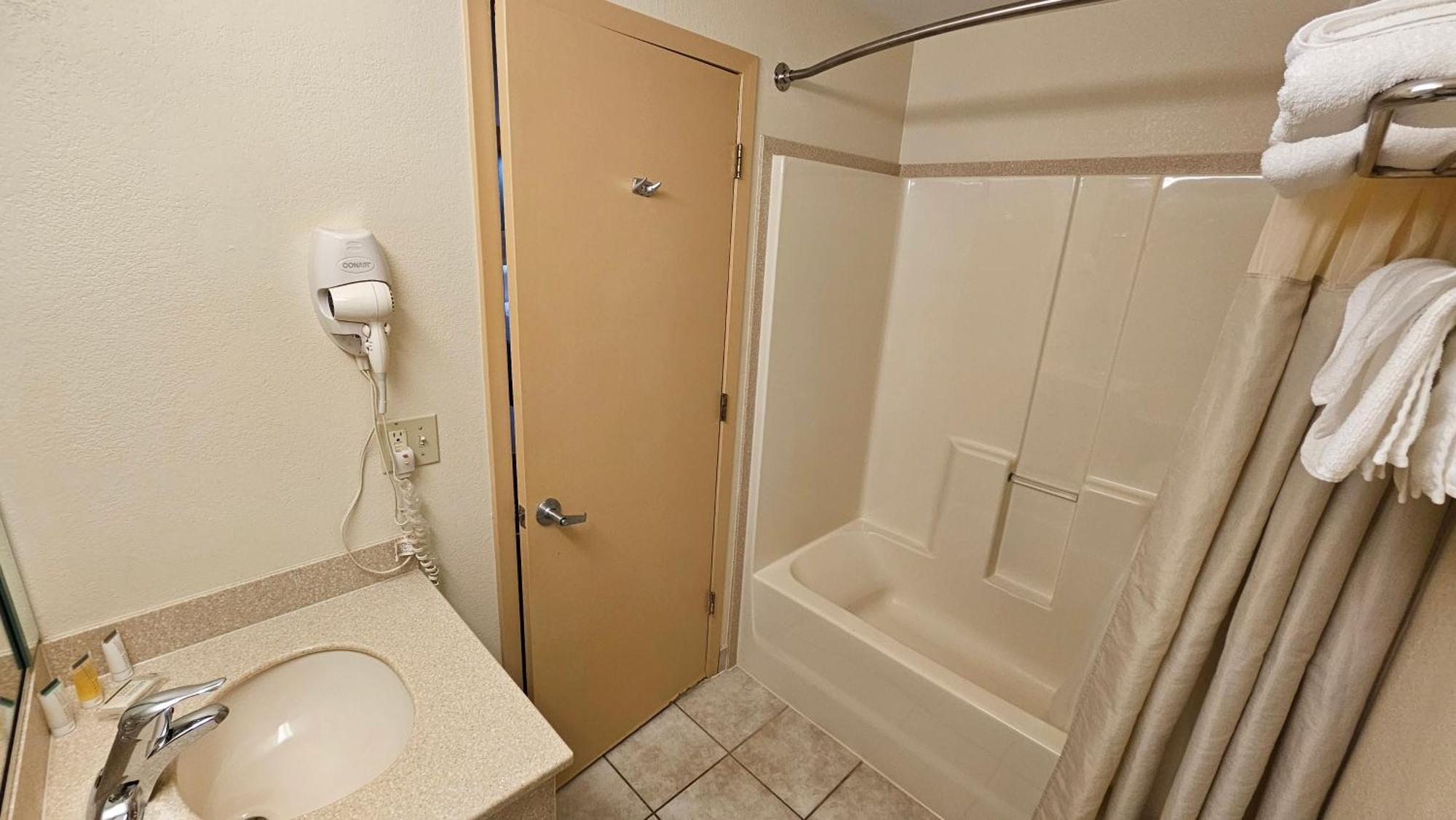 Econo Lodge Woodbridge Iselin Eksteriør billede
