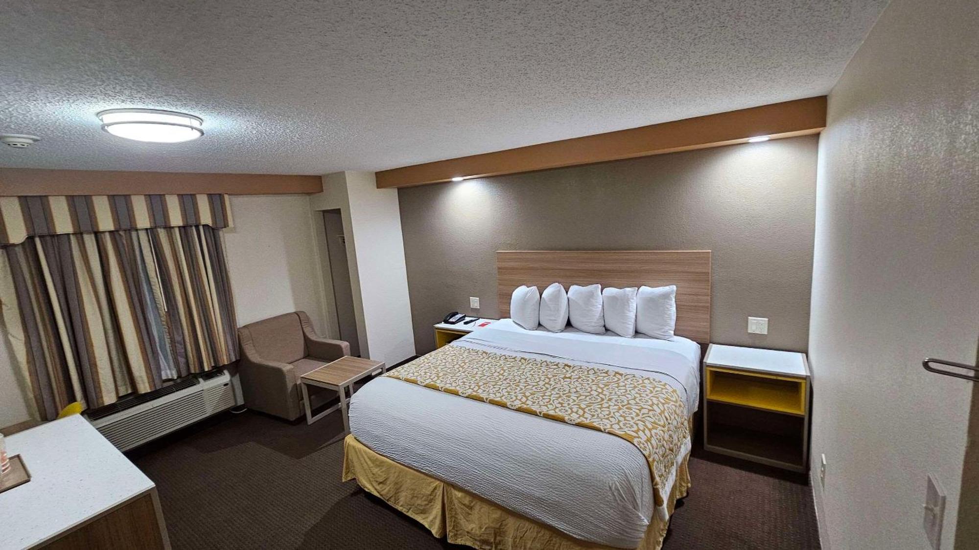 Econo Lodge Woodbridge Iselin Eksteriør billede