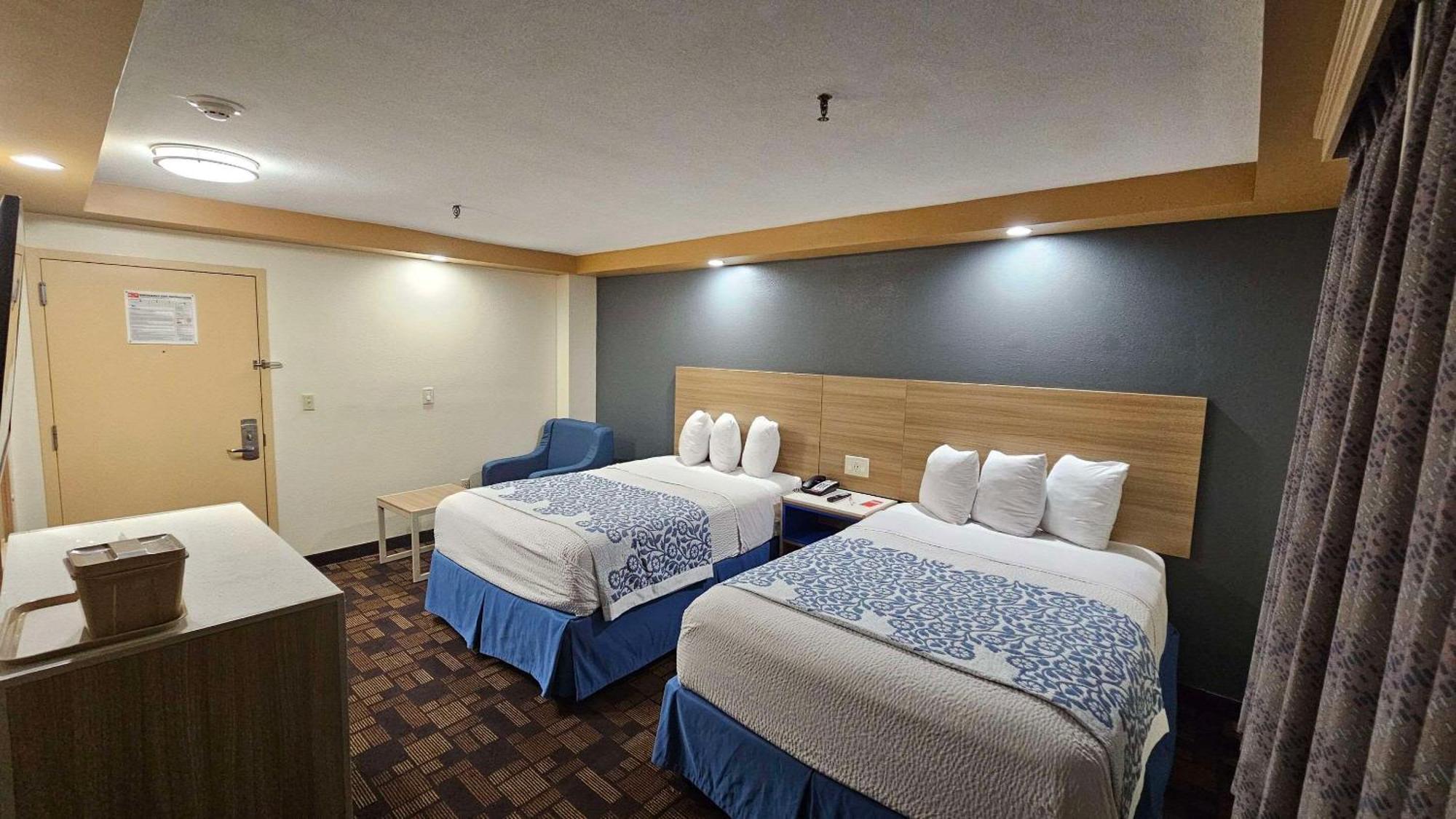 Econo Lodge Woodbridge Iselin Eksteriør billede