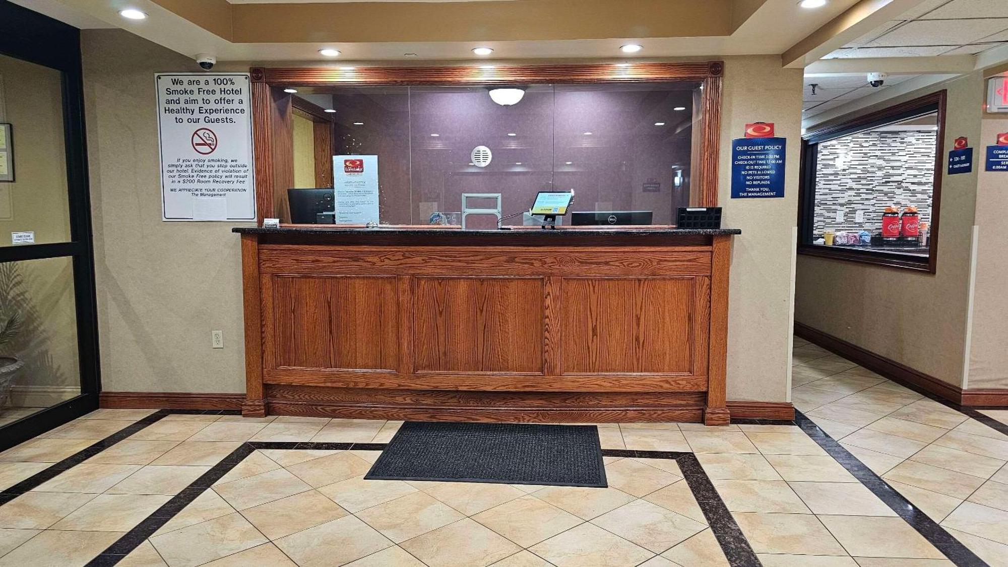 Econo Lodge Woodbridge Iselin Eksteriør billede