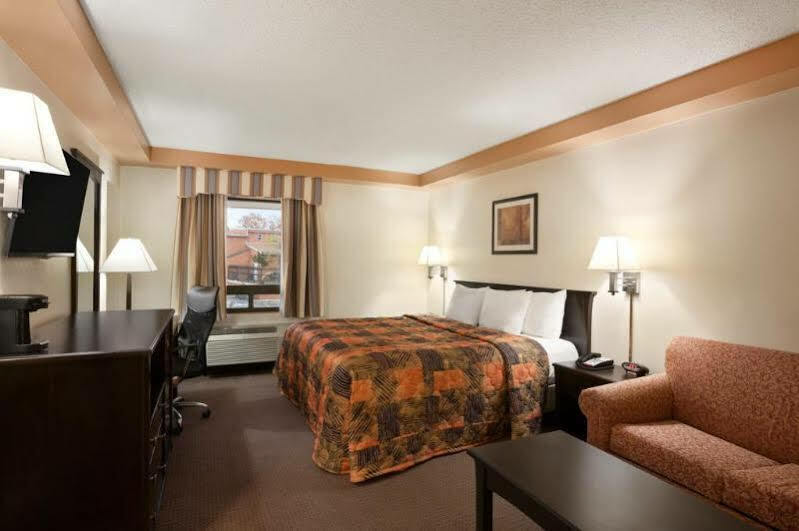 Econo Lodge Woodbridge Iselin Eksteriør billede