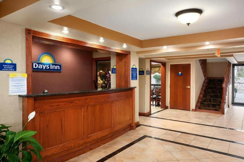 Econo Lodge Woodbridge Iselin Eksteriør billede